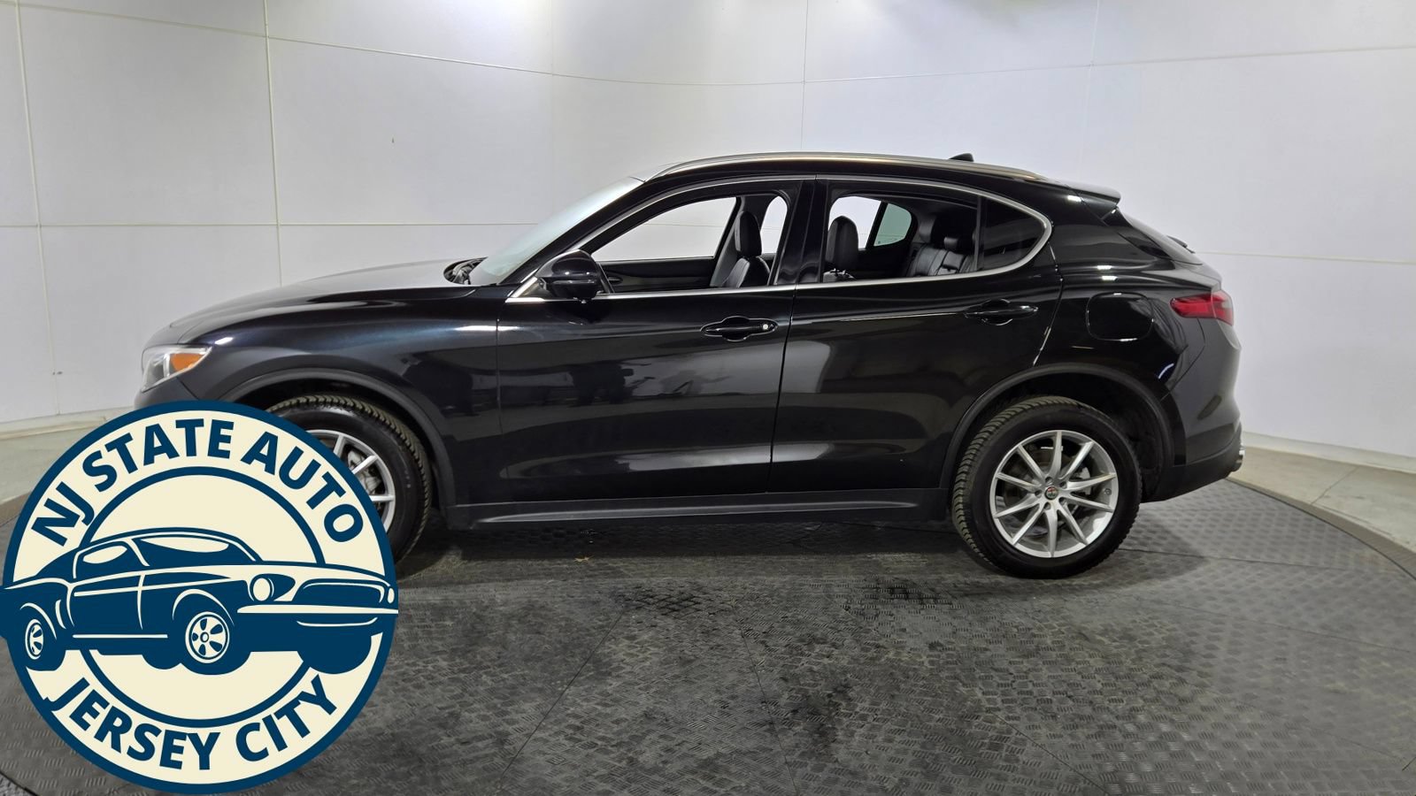 Used 2018 Alfa Romeo Stelvio Ti AWD/4WD image 12