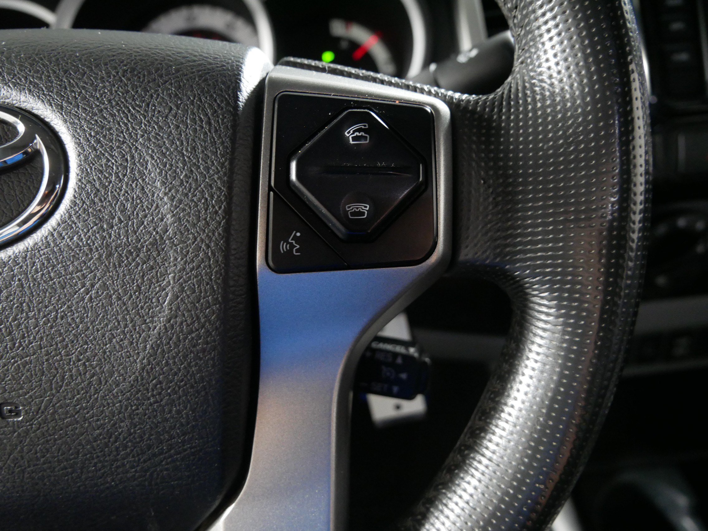 Used 2014 Toyota Tacoma 4x4 Double Cab w/ TRD Off-Road Package image 28