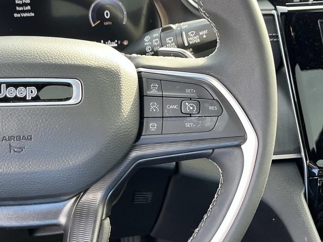 Used 2025 Jeep Grand Cherokee Laredo X AWD/4WD image 30