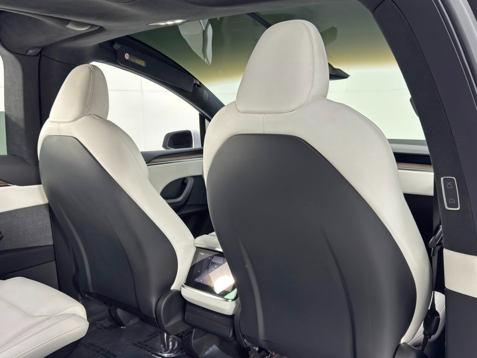 Used 2022 Tesla Model X image 42