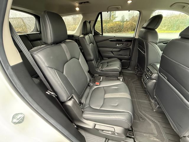 Used 2025 Honda Pilot EX-L image 13