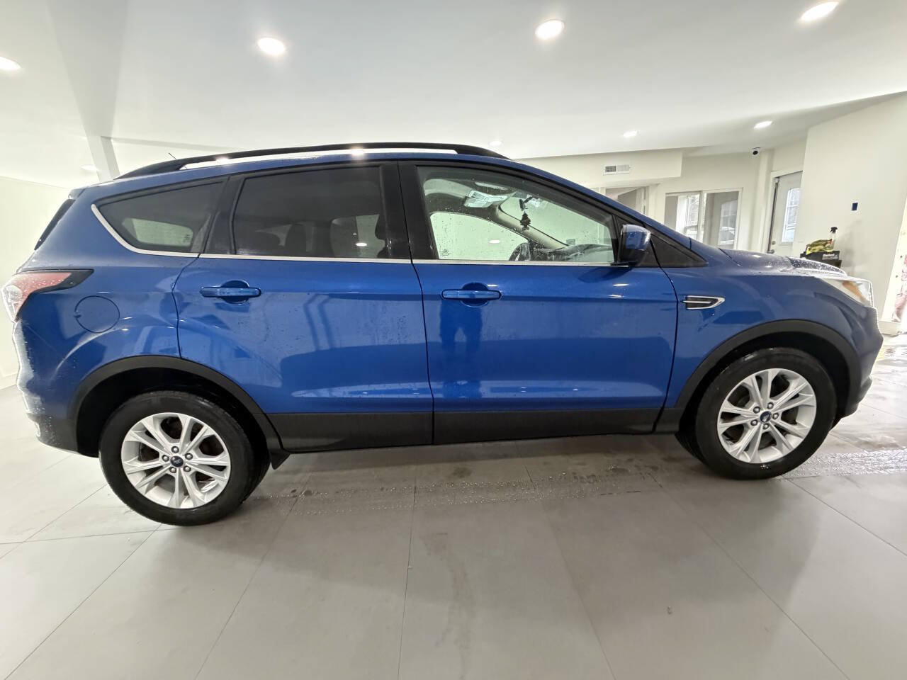 Used 2017 Ford Escape SE w/ Equipment Group 201A AWD/4WD image 10
