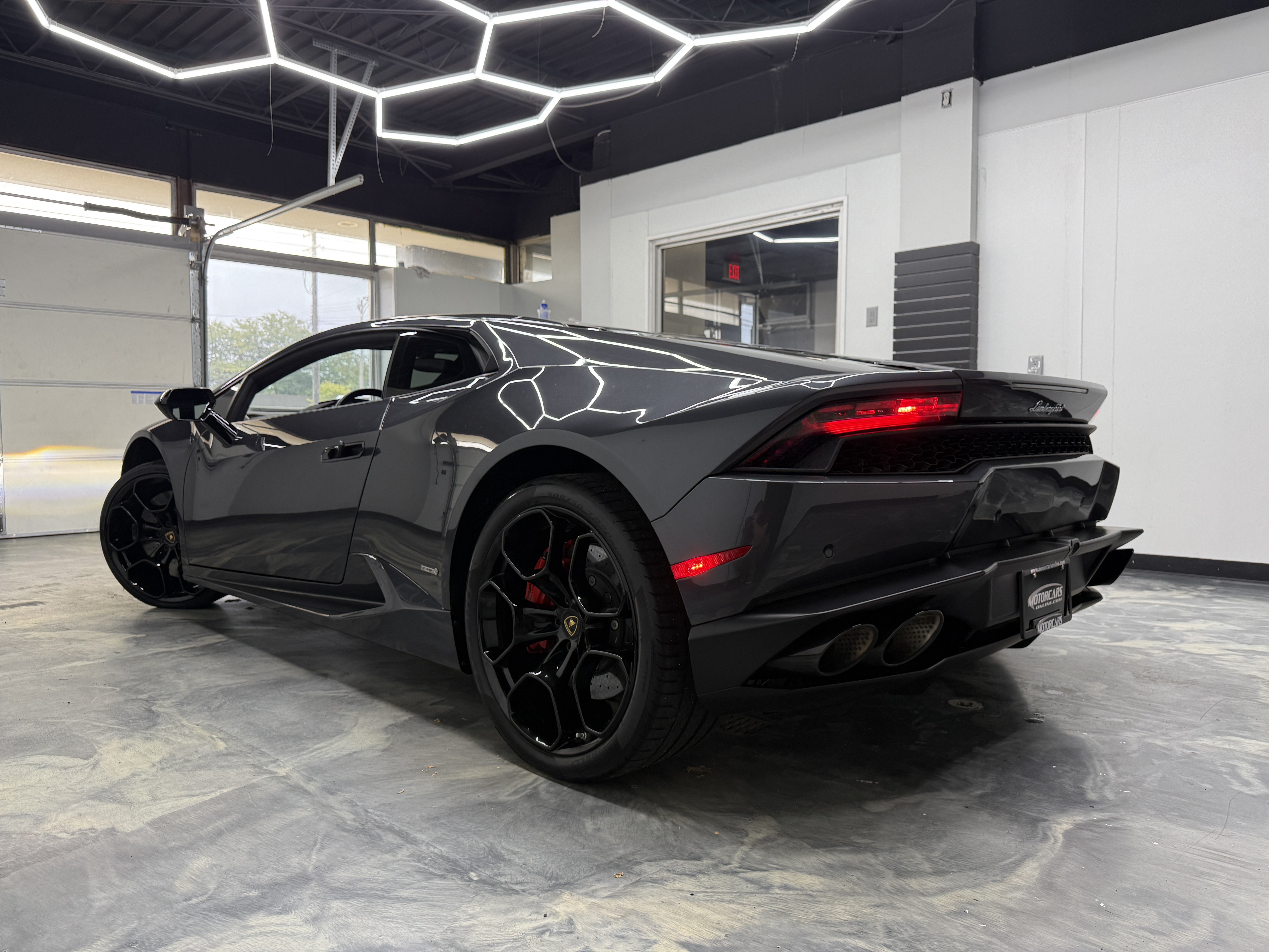 Used 2017 Lamborghini Huracan LP 610-4 AWD/4WD image 3