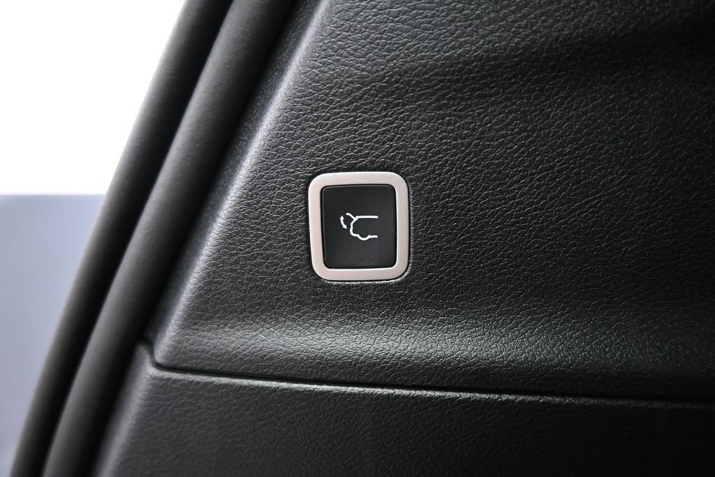 Used 2026 Chrysler Pacifica Limited FWD image 29