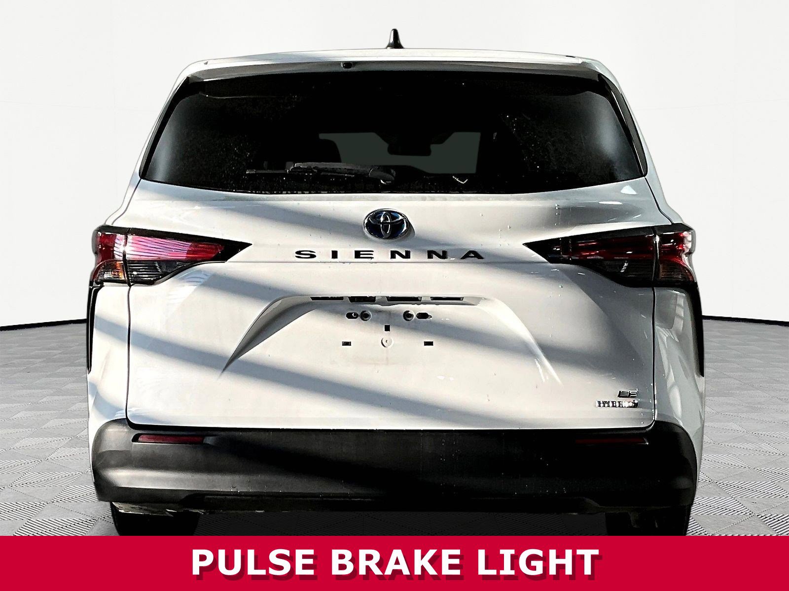 Used 2022 Toyota Sienna LE FWD image 5