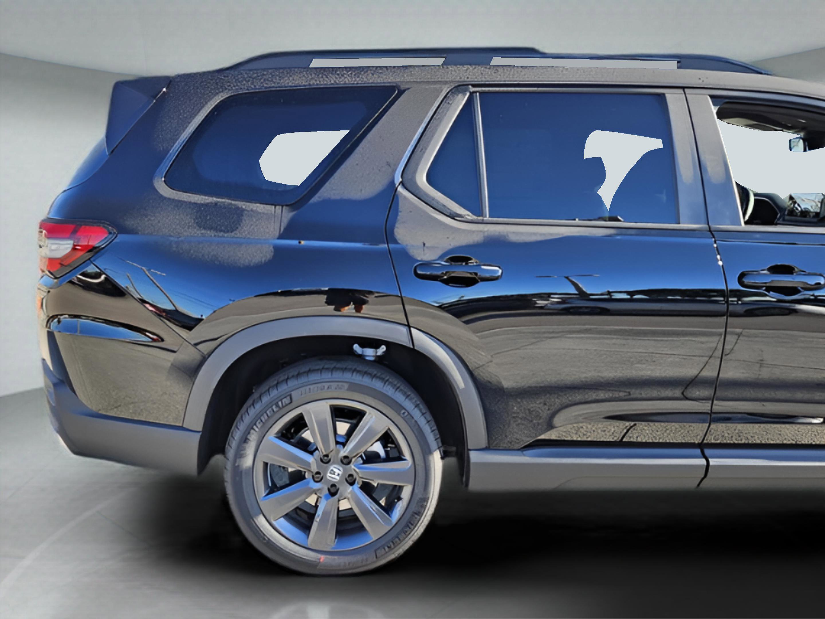 New 2025 Honda Pilot Sport image 38