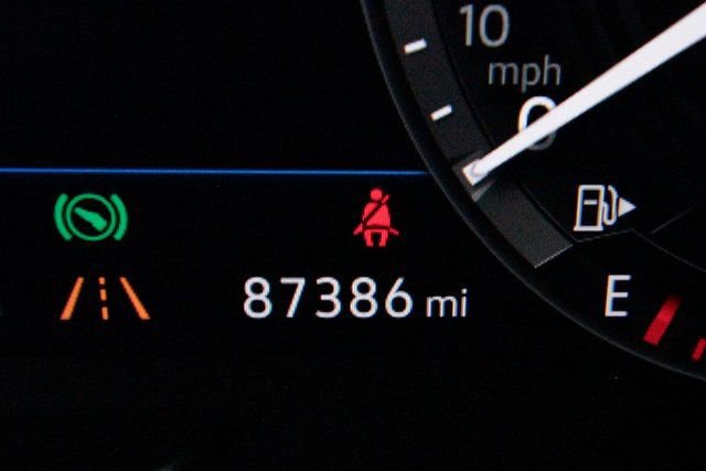 Used 2018 Volkswagen Tiguan SEL Premium image 5