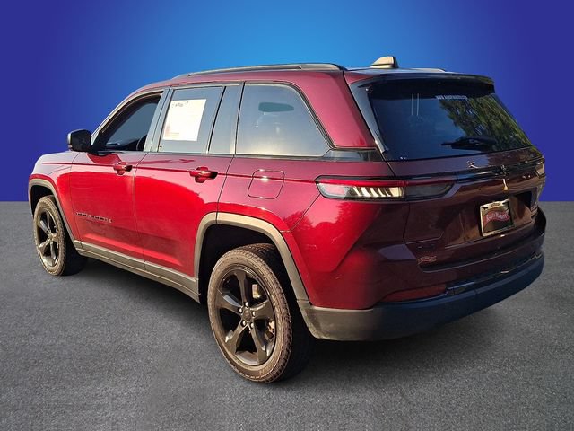 Used 2023 Jeep Grand Cherokee Limited w/ Black Appearance Package AWD/4WD image 6