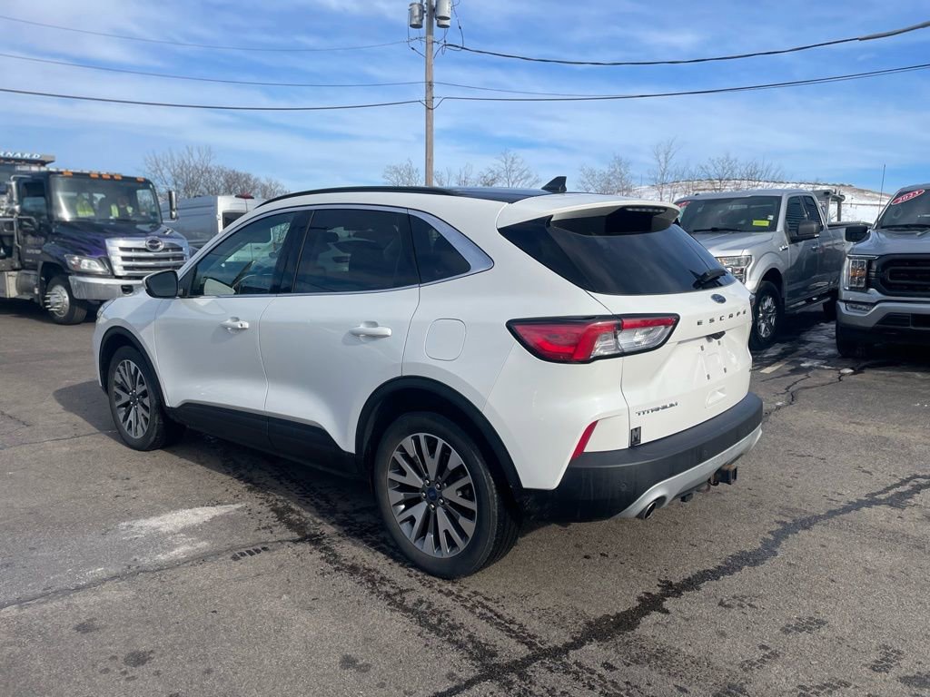 Used 2022 Ford Escape Titanium w/ Class II Trailer Tow Package image 3