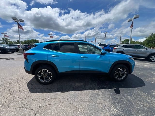 Used 2025 Chevrolet Trax LT w/ Driver Confidence Package FWD image 4