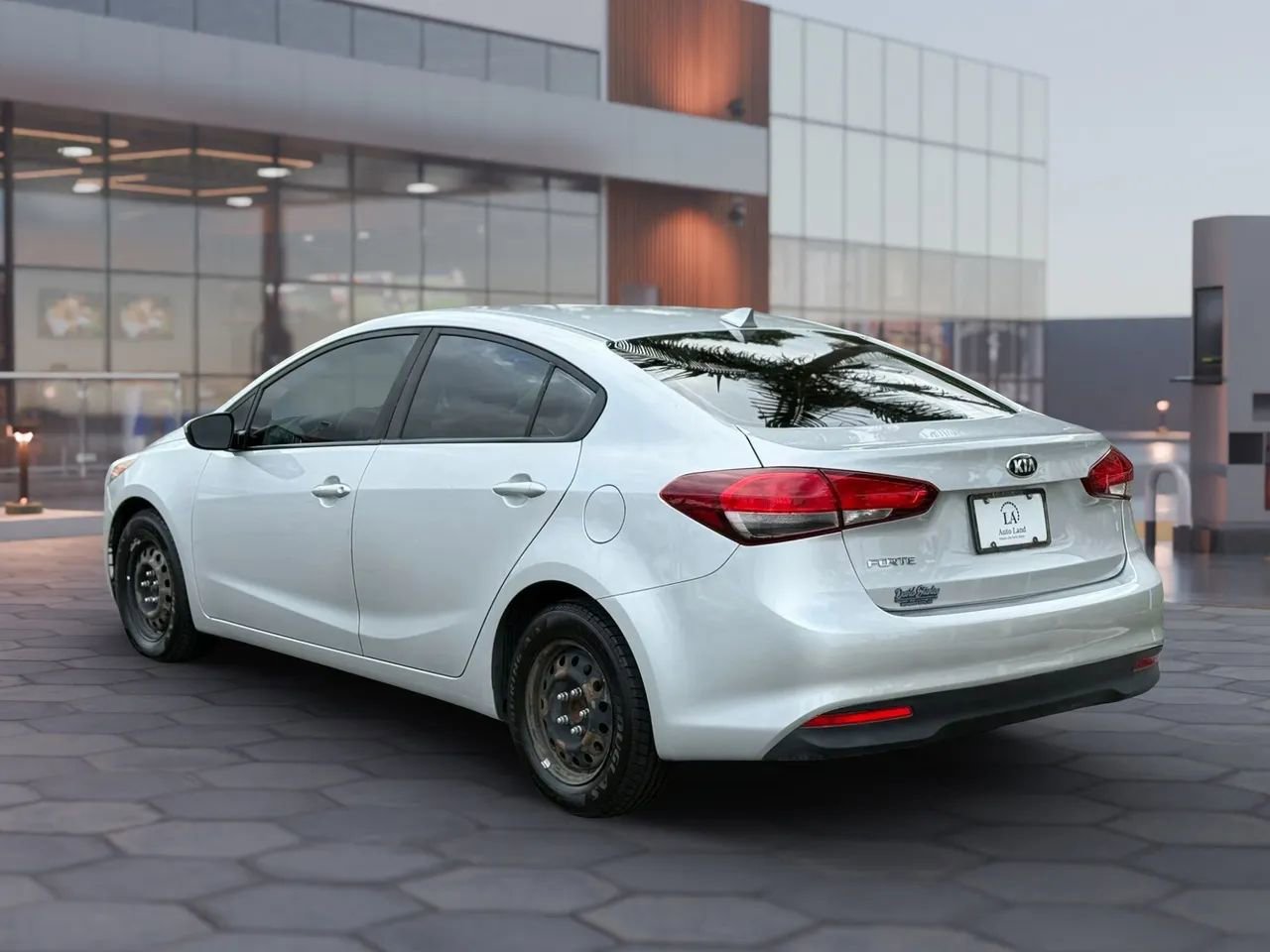 Used 2018 Kia Forte LX FWD image 4