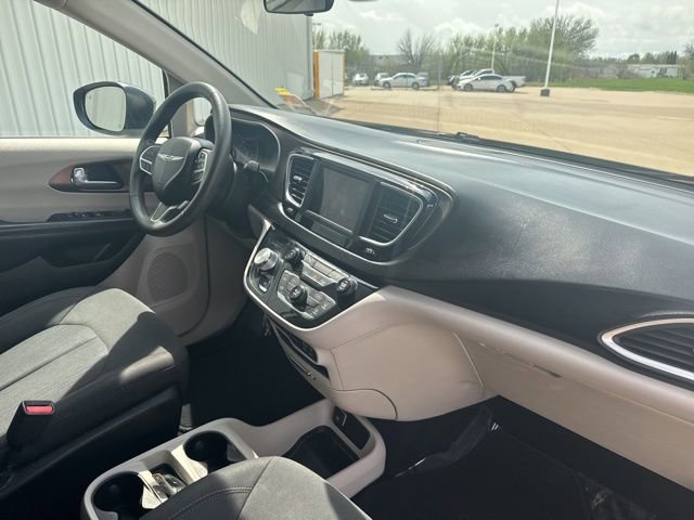 Used 2018 Chrysler Pacifica L image 15