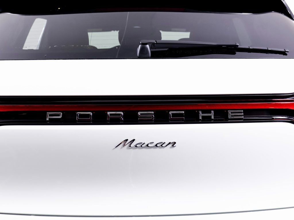 Certified 2025 Porsche Macan image 16