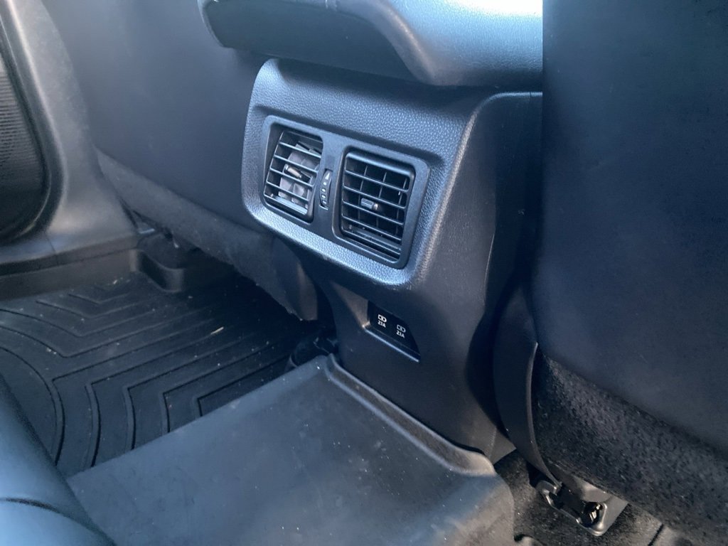 Used 2022 Toyota Venza XLE image 25