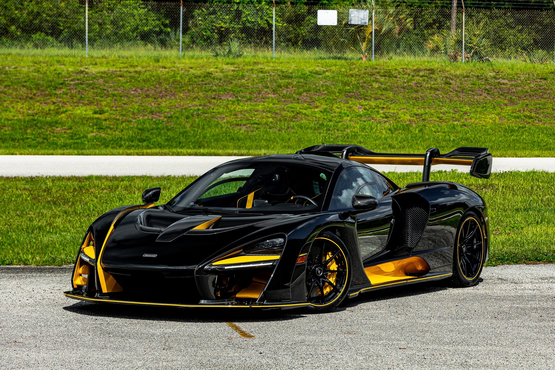 Used 2019 McLaren Senna image 84