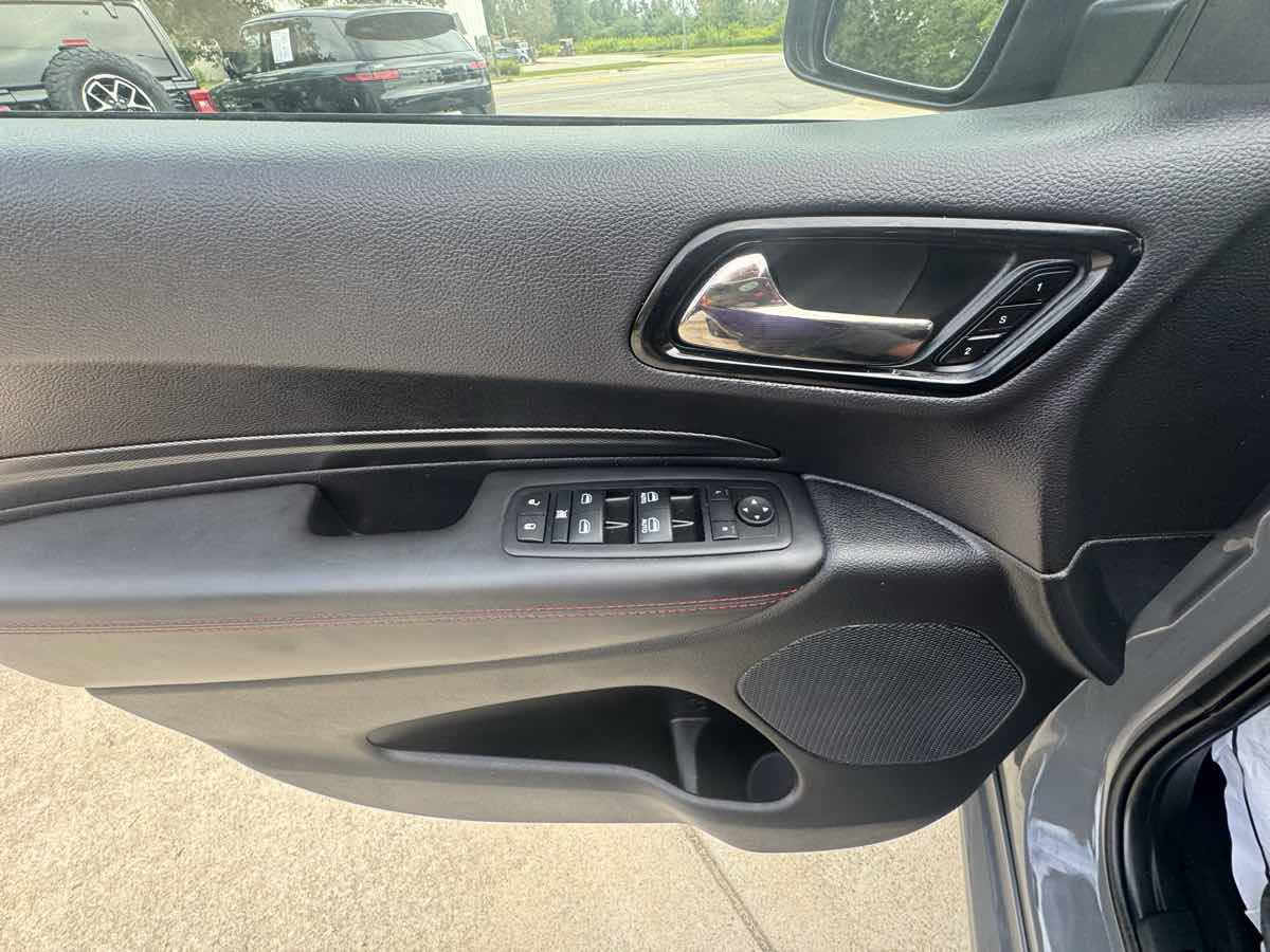 Used 2025 Dodge Durango R/T AWD/4WD image 13