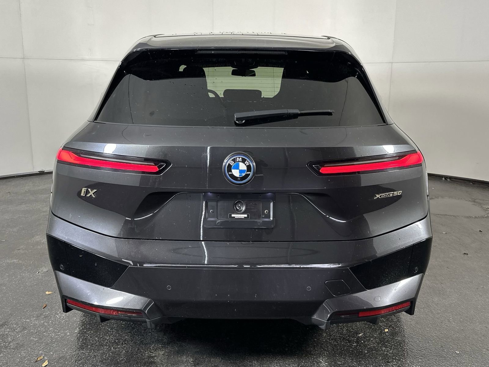 Used 2022 BMW iX xDrive50 w/ Premium Package image 7