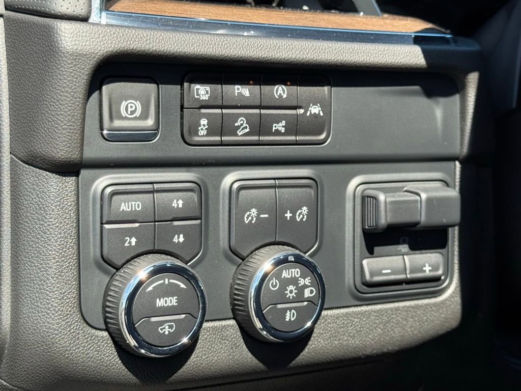 Used 2025 Chevrolet Tahoe High Country AWD/4WD image 20