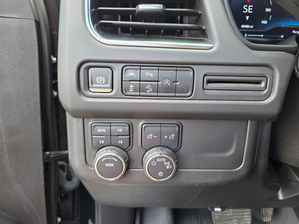 Used 2024 Chevrolet Suburban Z71 AWD/4WD image 32