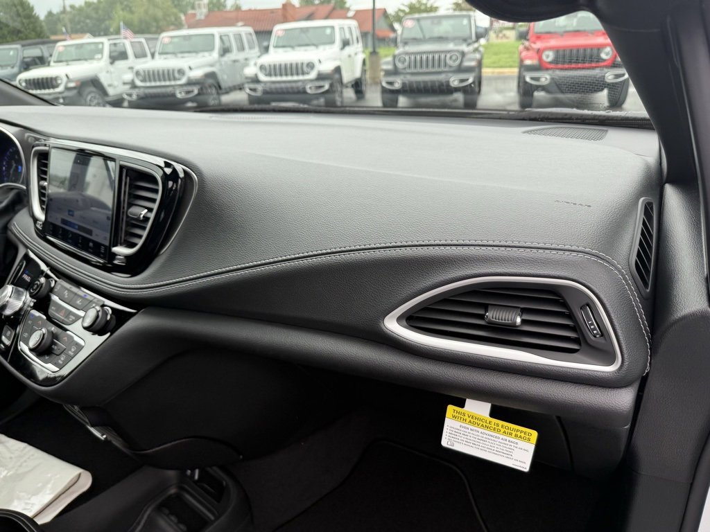 New 2026 Chrysler Pacifica Select image 34