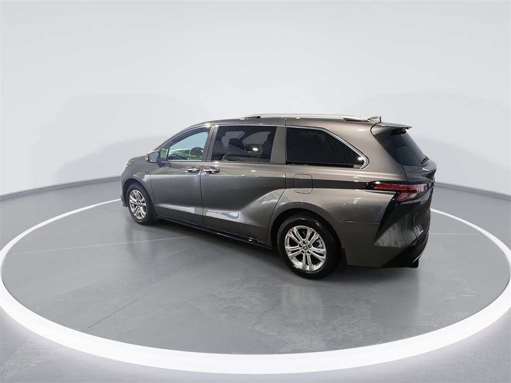 Used 2023 Toyota Sienna Platinum image 6