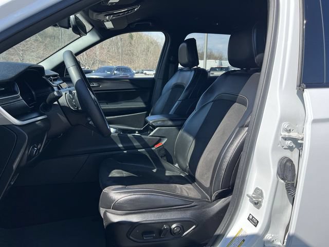 Used 2023 Jeep Grand Cherokee L Laredo AWD/4WD image 15