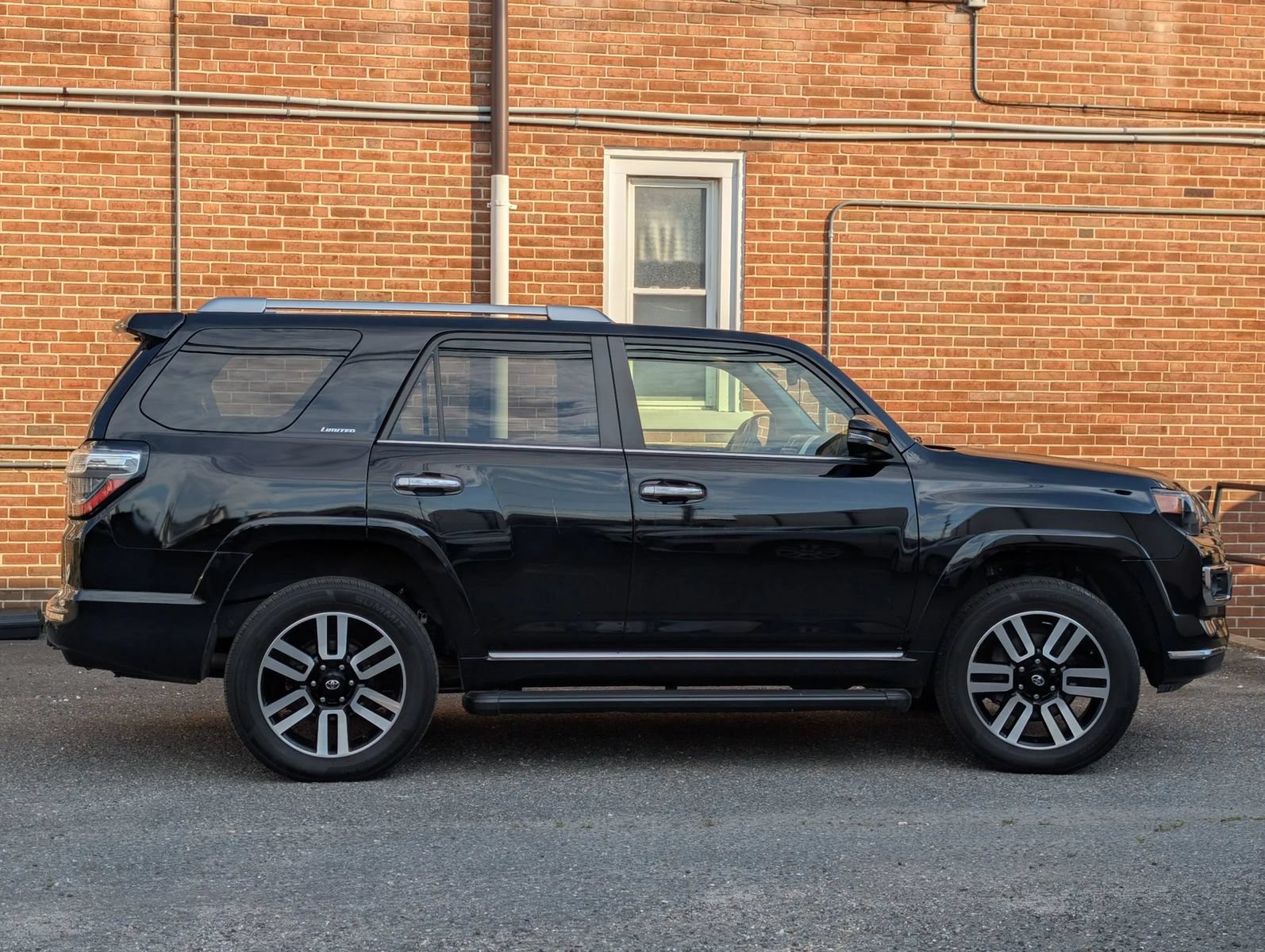 Used 2022 Toyota 4Runner Limited AWD/4WD image 4