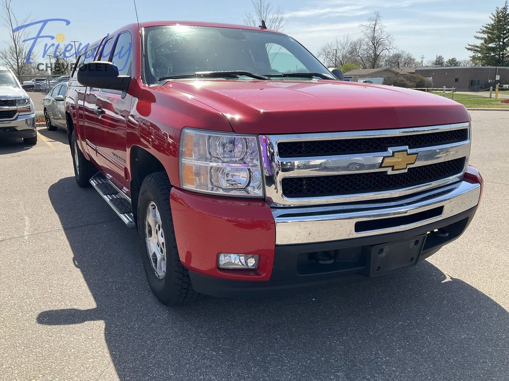Used 2011 Chevrolet Silverado 1500 LT w/ All-Star Edition AWD/4WD image 4