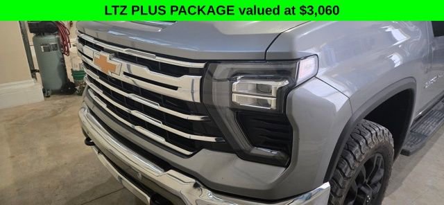 Used 2025 Chevrolet Silverado 2500 LTZ w/ LTZ Plus Package image 4