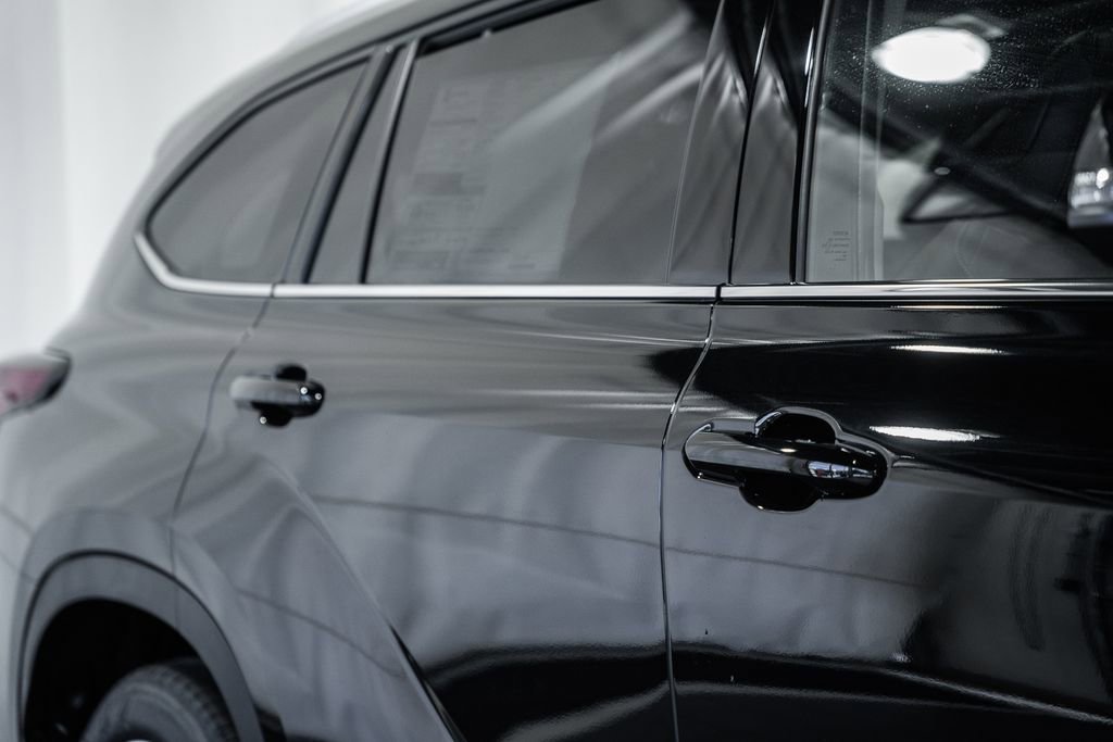 New 2026 Toyota Highlander Platinum image 17