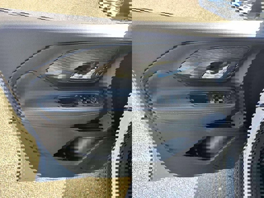 Used 2024 GMC Terrain SLE image 16