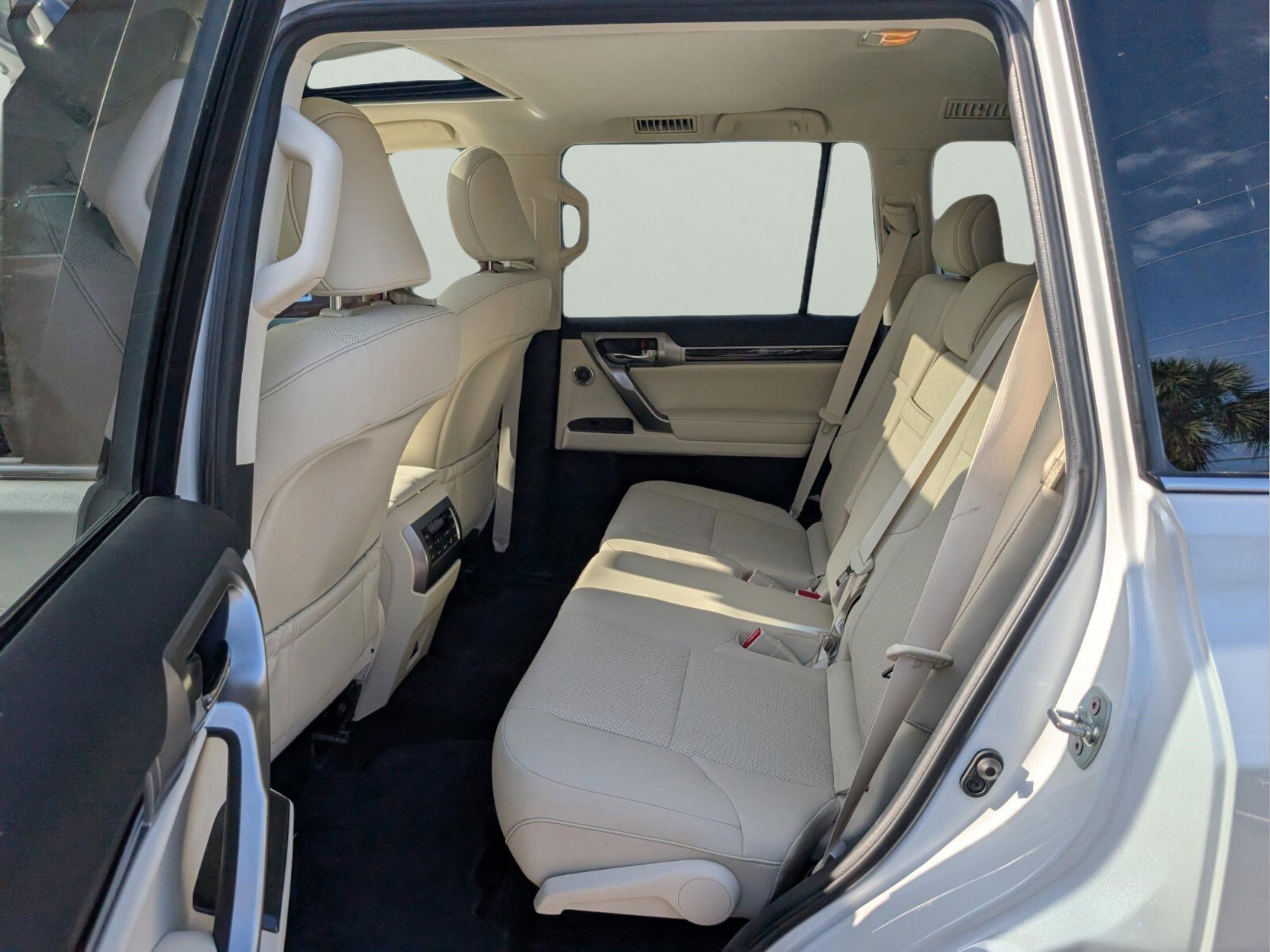 Used 2023 Lexus GX 460 Premium w/ Premium Plus Package image 14