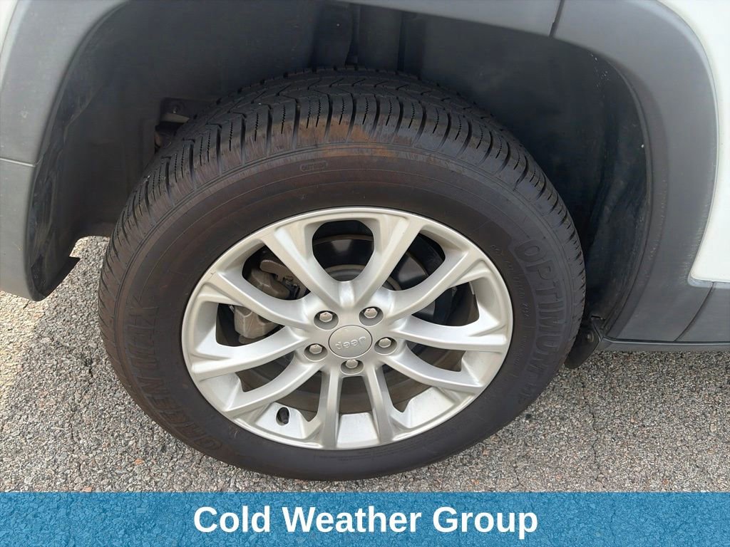 Used 2019 Jeep Cherokee Latitude w/ Cold Weather Group FWD image 10