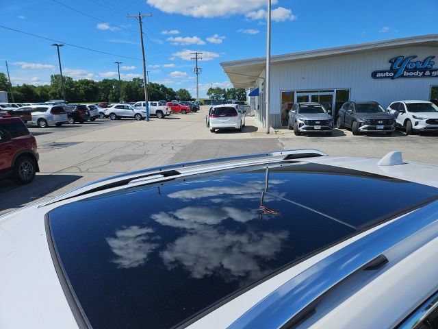 Used 2024 GMC Terrain Denali w/ Denali Premium Package AWD/4WD image 13