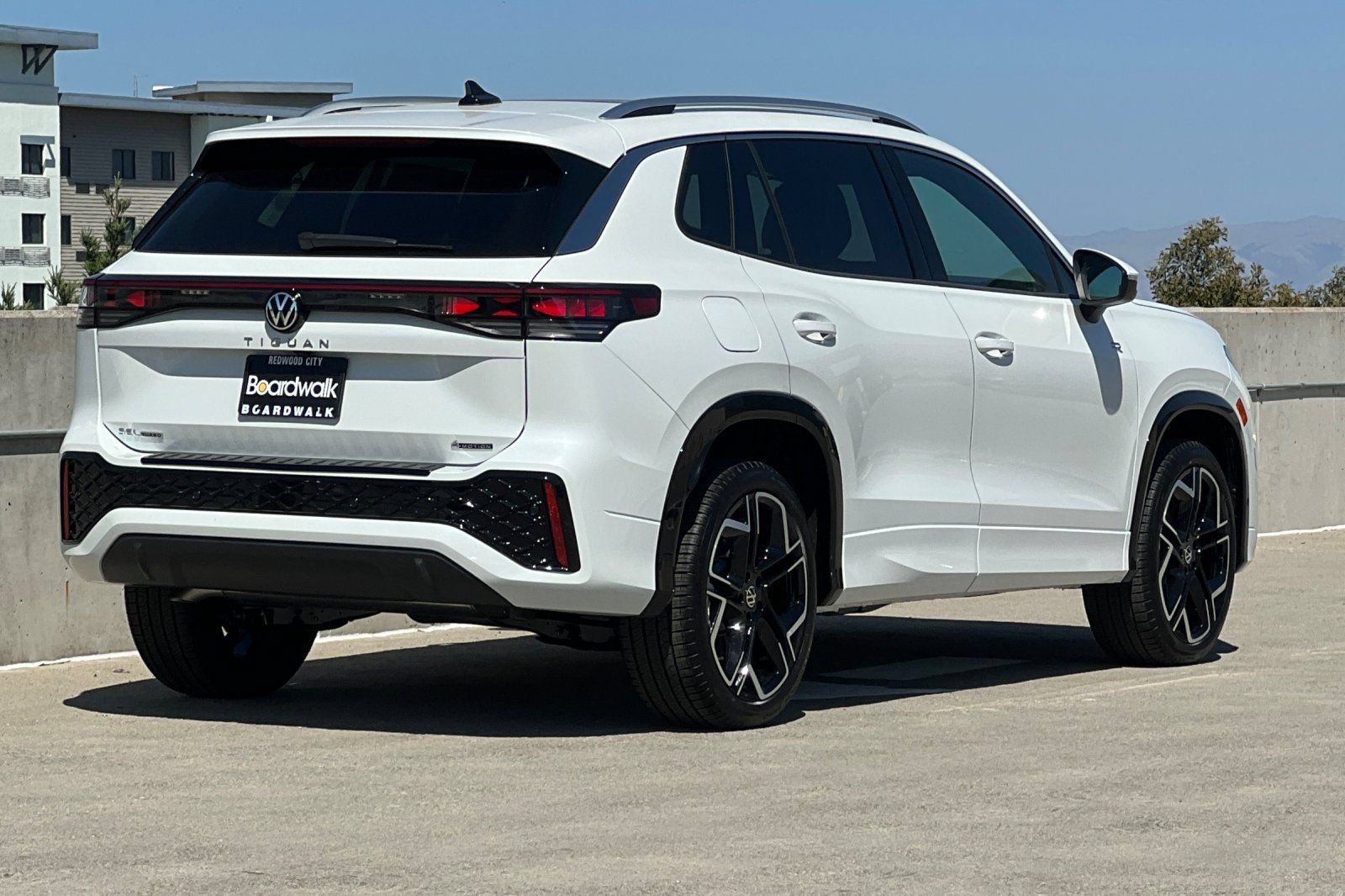 New 2026 Volkswagen Tiguan SEL R-Line AWD/4WD image 4