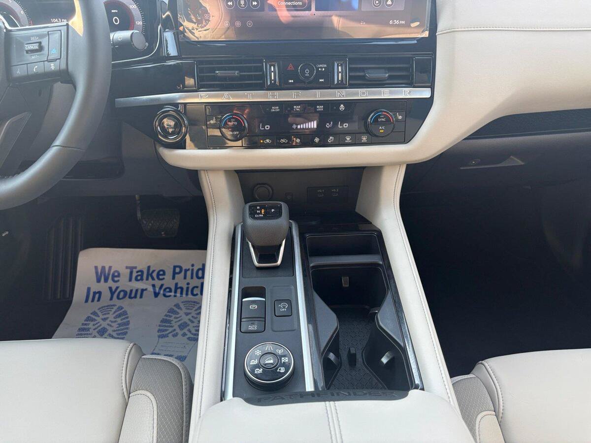 New 2026 Nissan Pathfinder SL w/ SL Premium Package AWD/4WD image 11