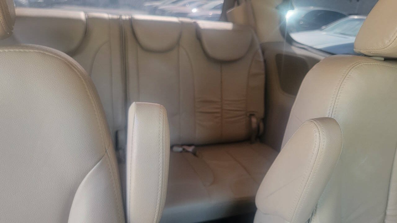 Used 2012 Kia Sedona EX w/ Luxury Pkg FWD image 26