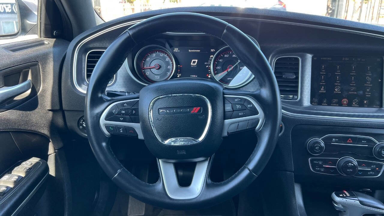 Used 2015 Dodge Charger SXT RWD image 10