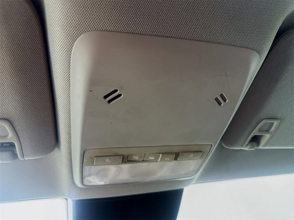 Used 2022 Chevrolet Trax LT w/ Midnight Edition image 32