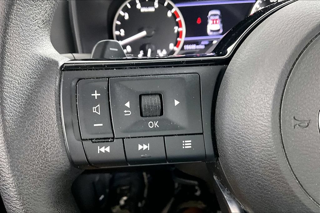 Used 2023 Nissan Rogue SV AWD/4WD image 18