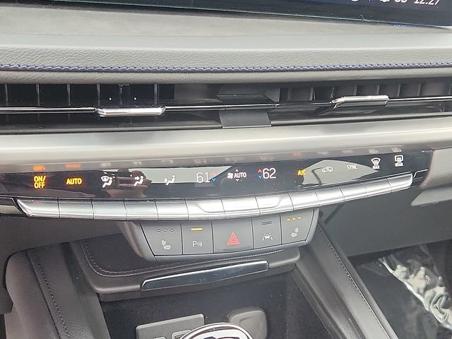 Certified 2024 Cadillac XT4 Sport w/ Technology Package FWD image 16