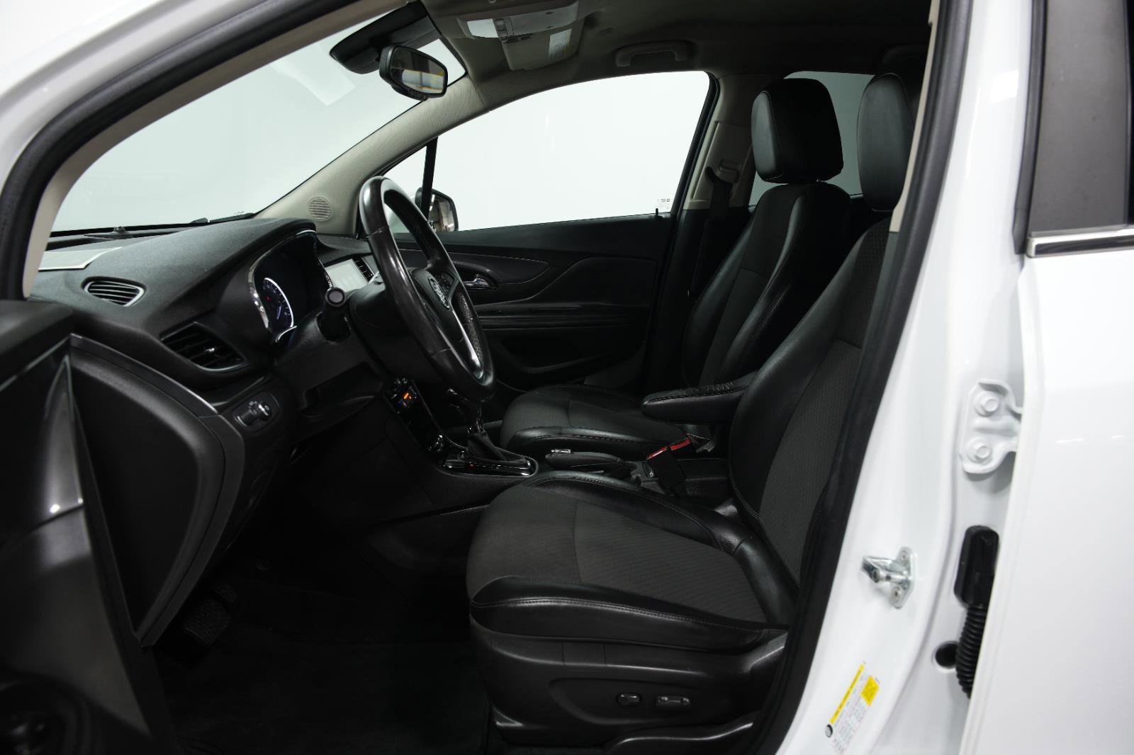 Used 2020 Buick Encore Preferred image 24