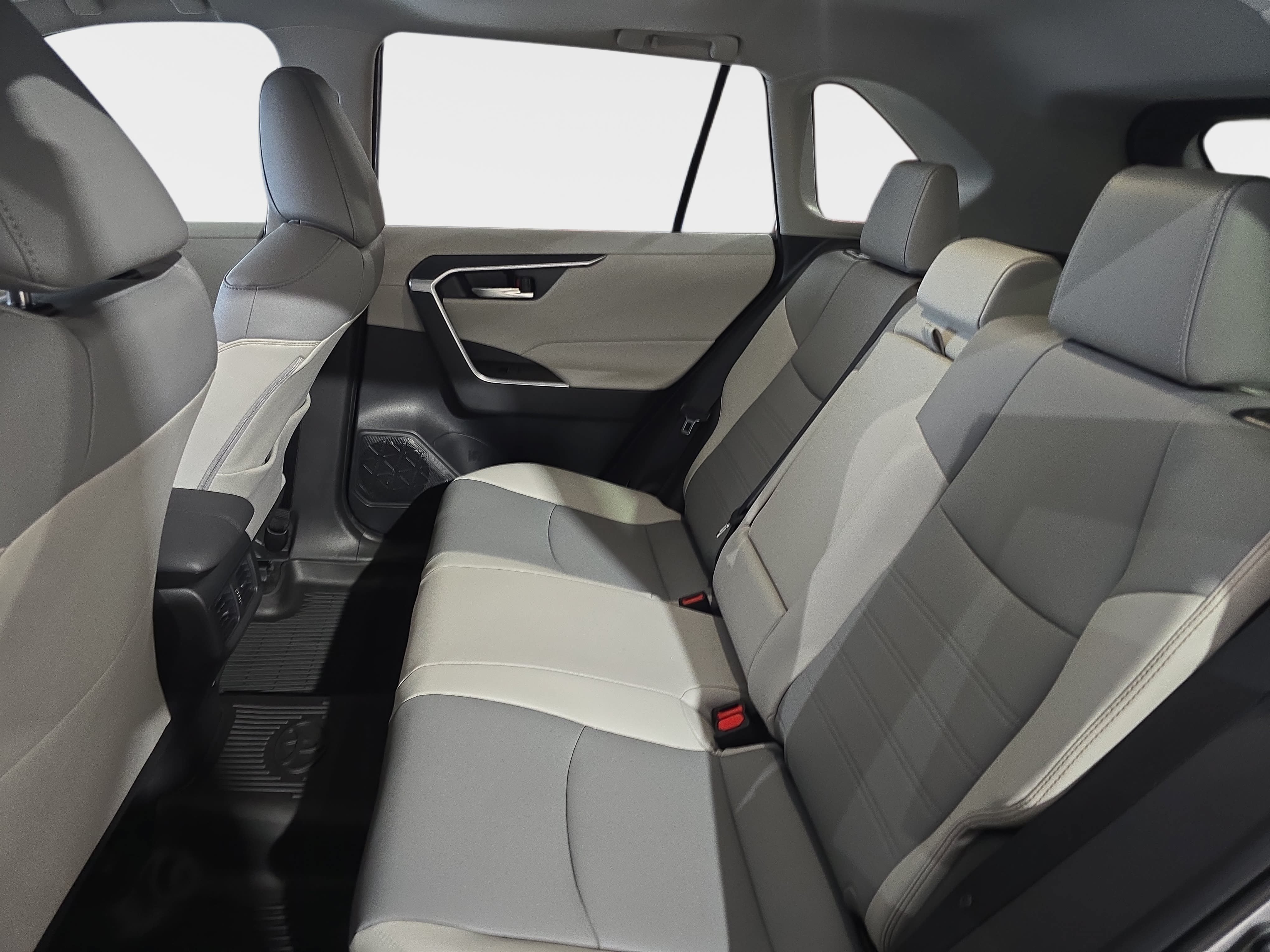 Used 2025 Toyota RAV4 XLE Premium AWD/4WD image 11