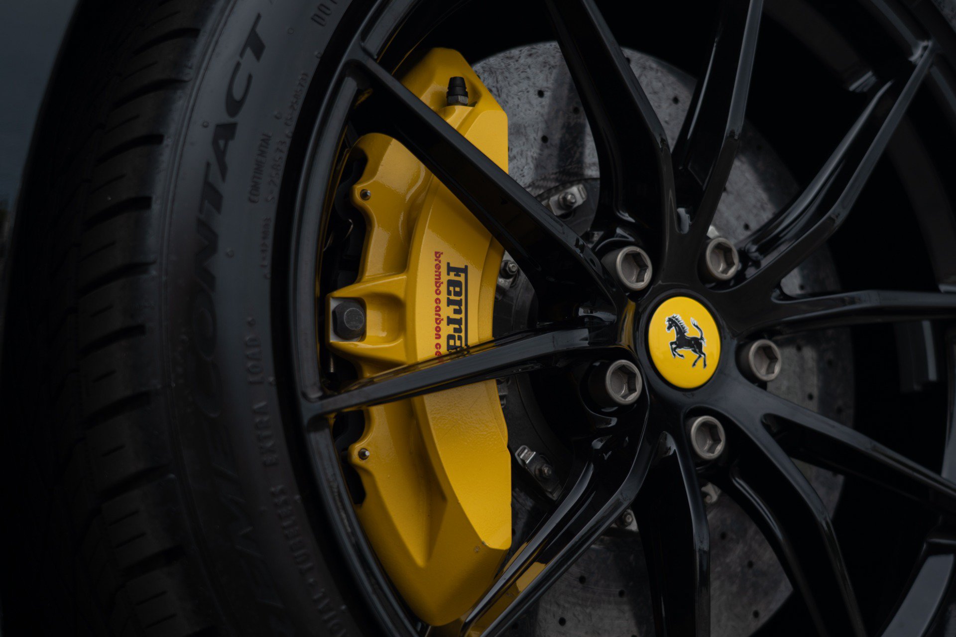 Used 2014 Ferrari F12 Berlinetta RWD image 12