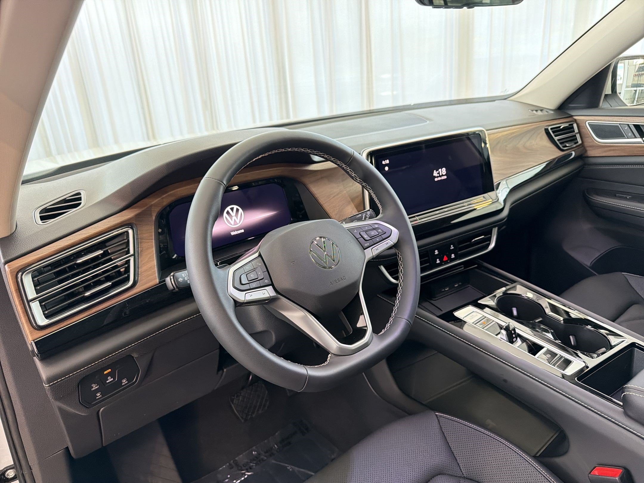 New 2026 Volkswagen Atlas SE FWD image 4