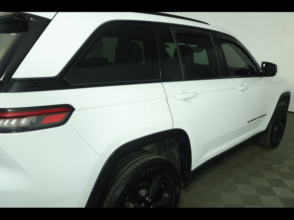 Used 2023 Jeep Grand Cherokee Altitude image 10