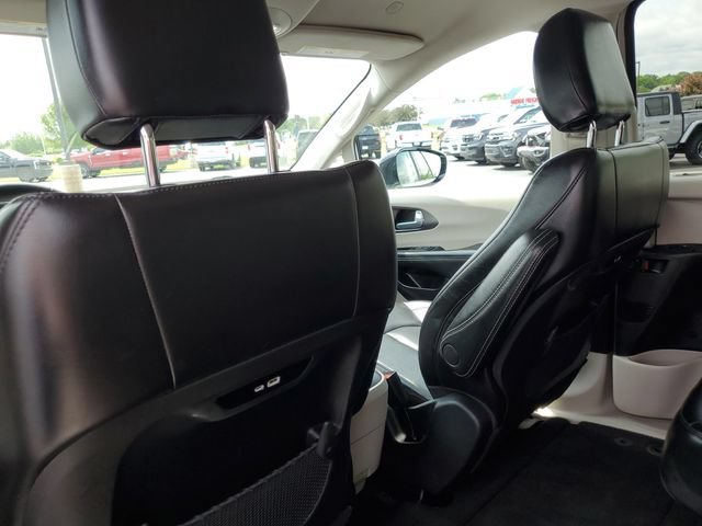 Used 2024 Chrysler Pacifica Touring-L FWD image 33