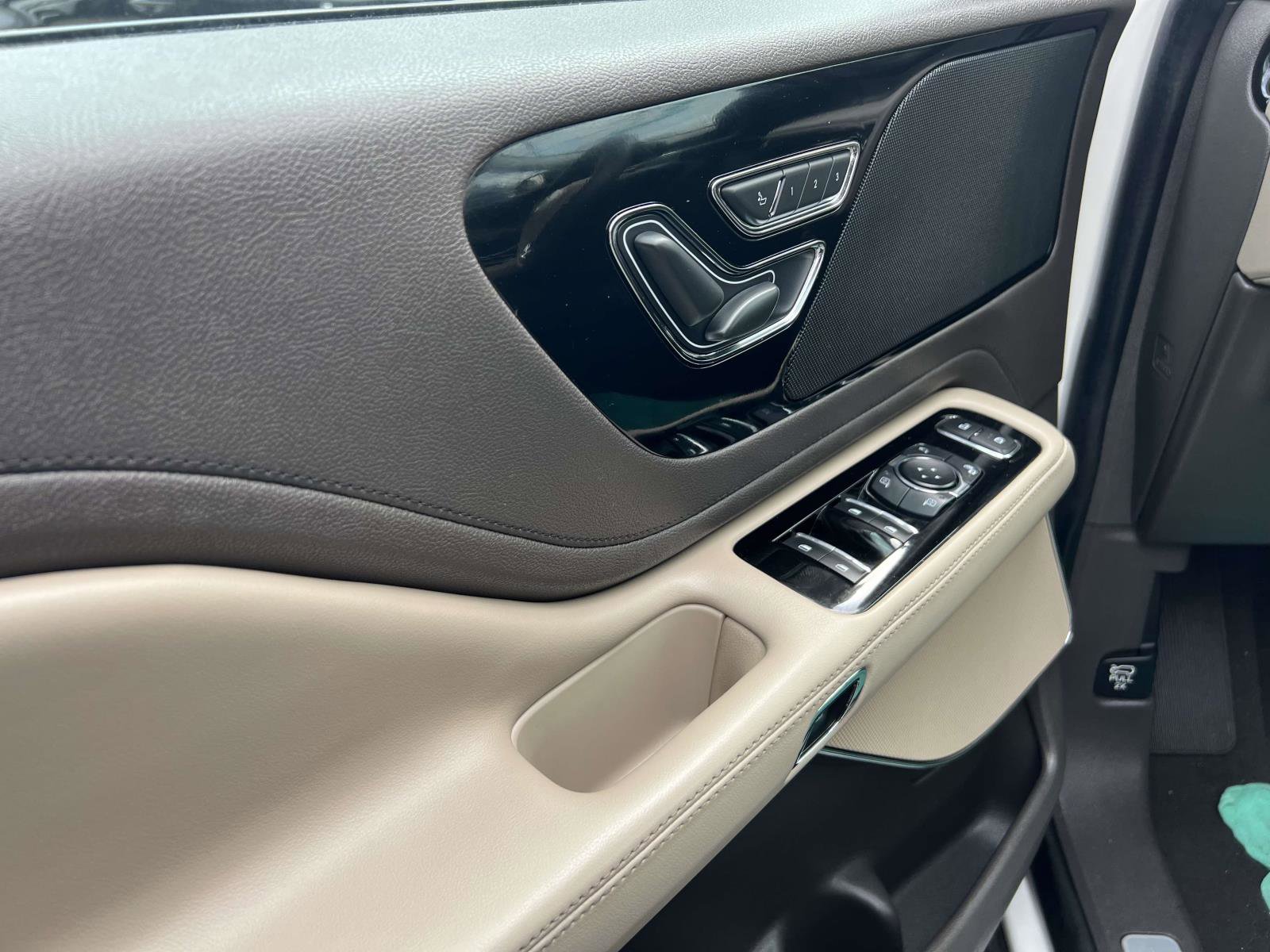 Used 2022 Lincoln Aviator Standard w/ Premium Package image 15