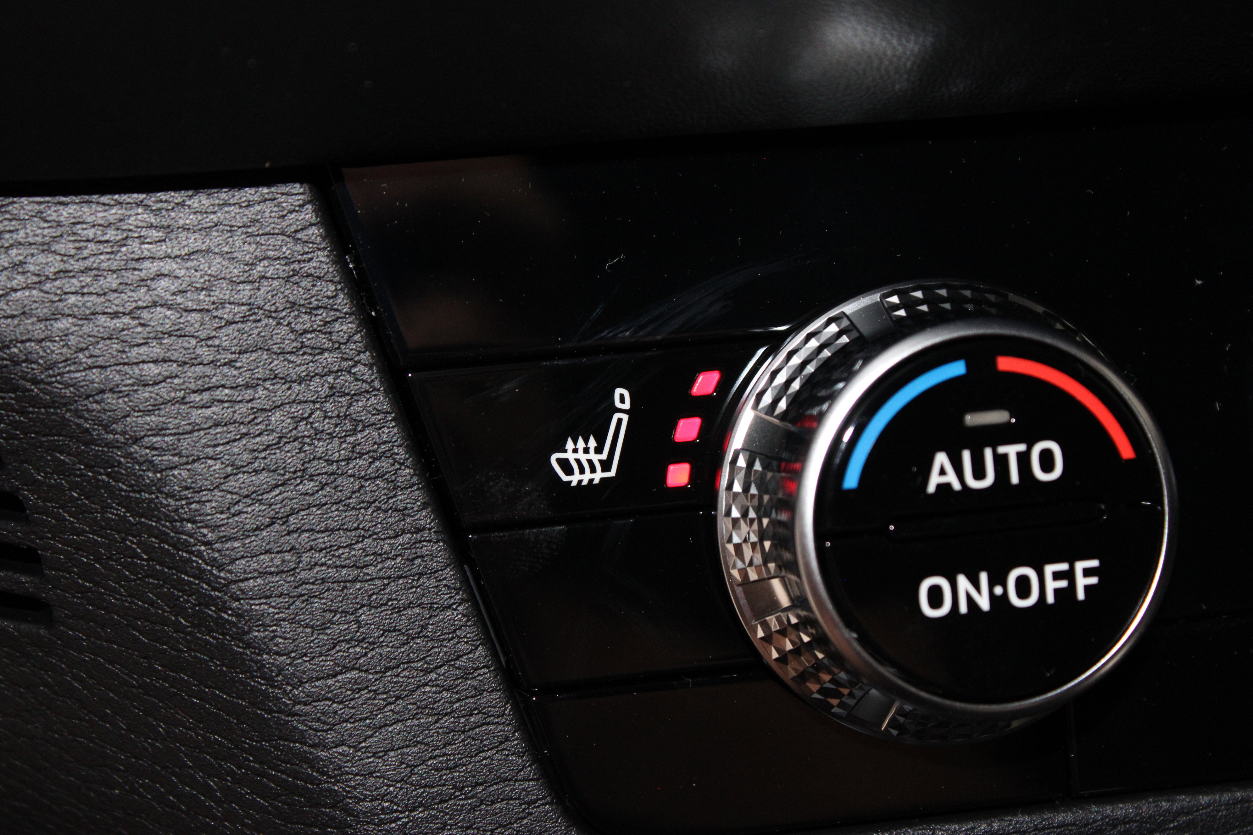New 2025 Mitsubishi Outlander SE image 27