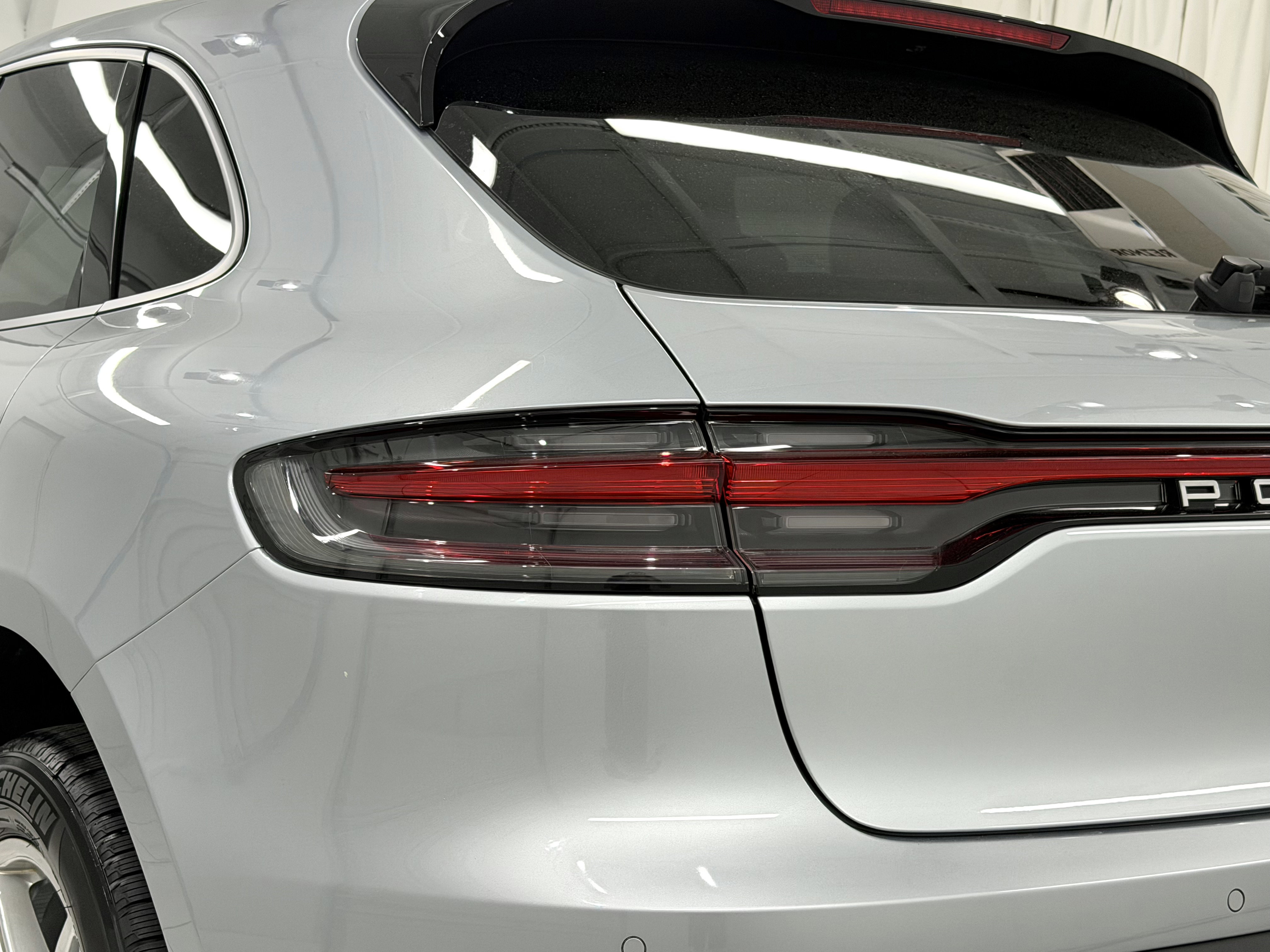 Certified 2022 Porsche Macan image 18